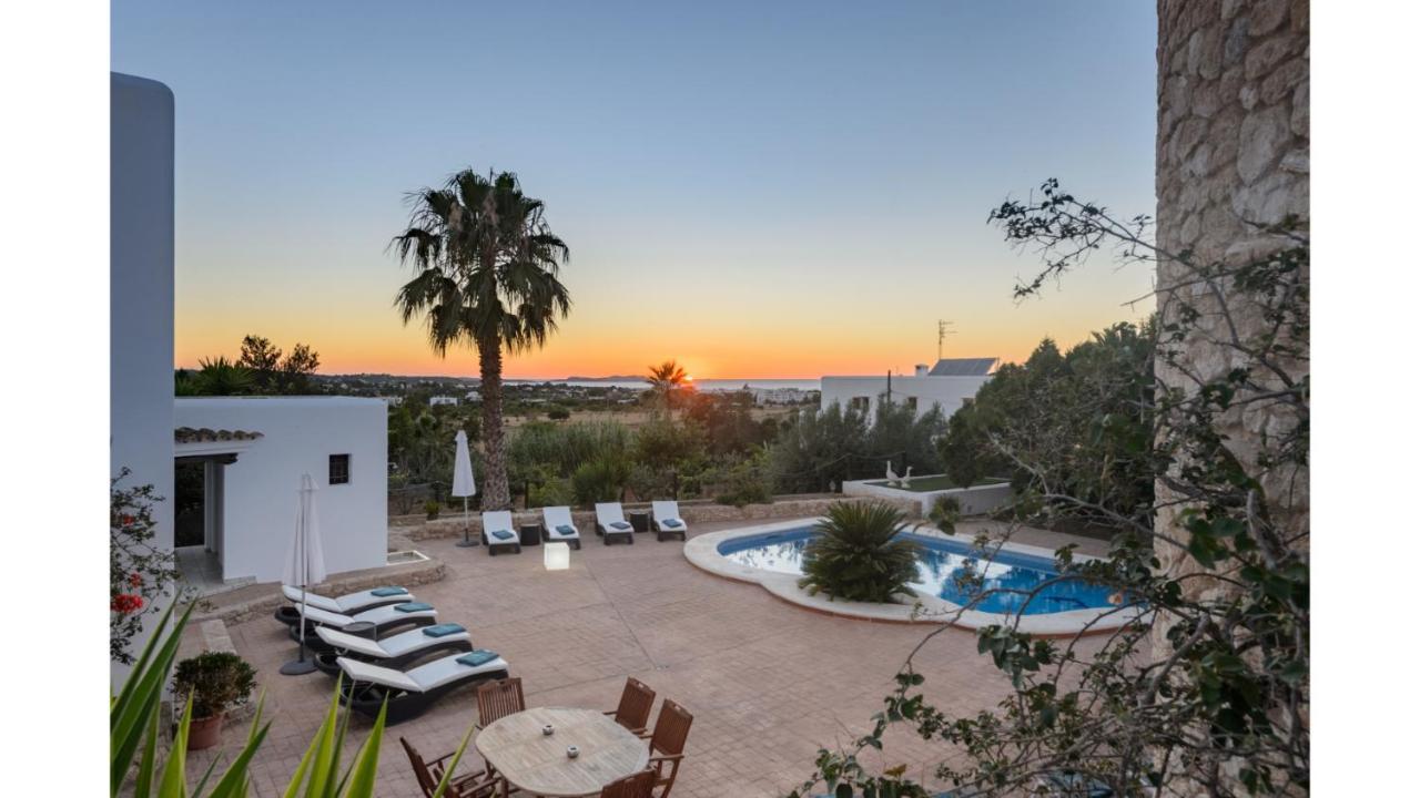Villa Mestre Is A Huge With Stunning Sunset Views Near To